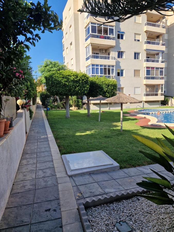 Magnifico Chalet Adosado En Torrevieja, Alicante. 외부 사진